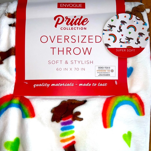 Super Soft Blanket with Dachshunds, Rainbows and Hearts! ❤️ 🌈 🐶 - Picture 3 of 4